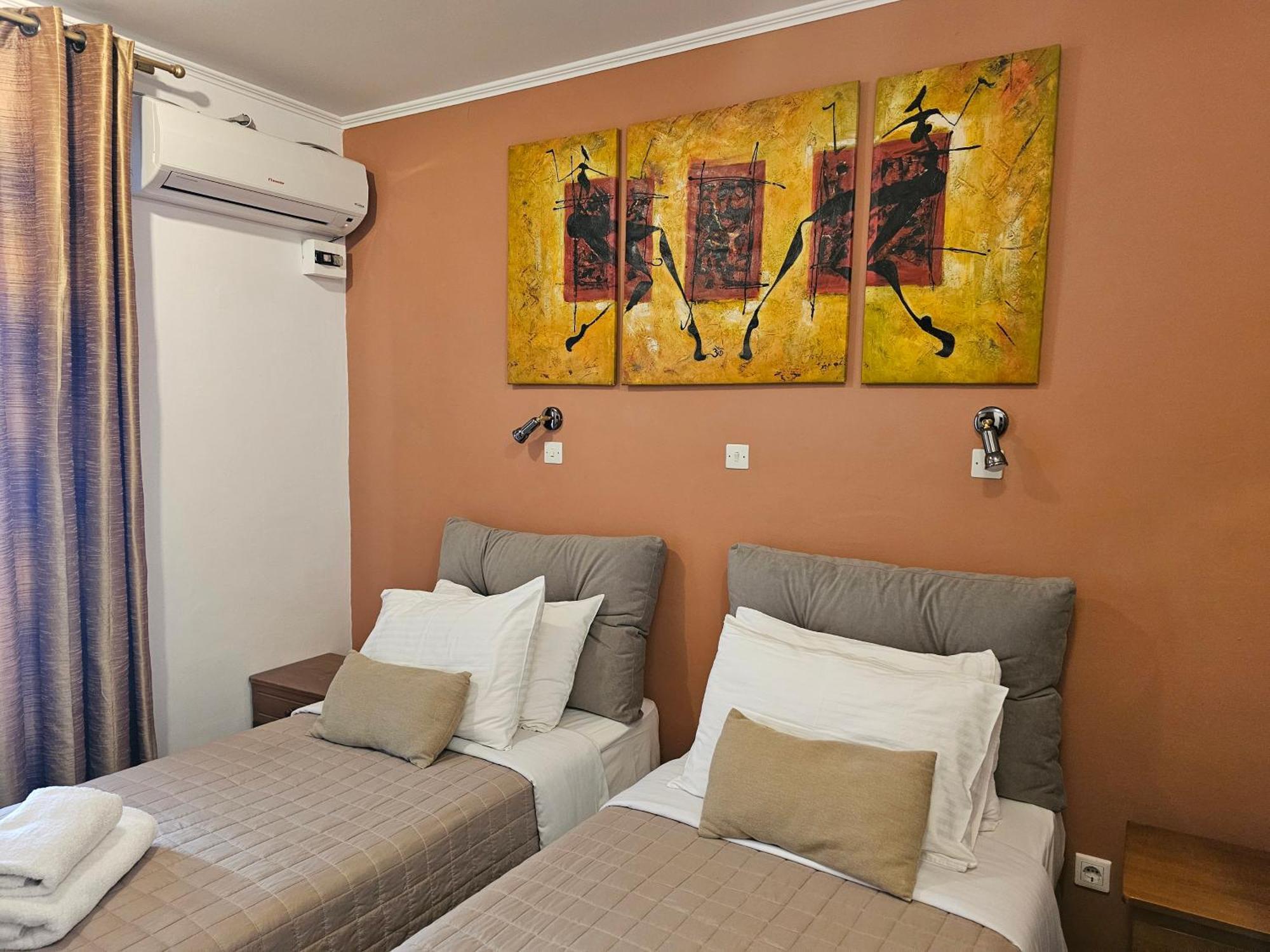 Kirki Hydra Hotel Room photo